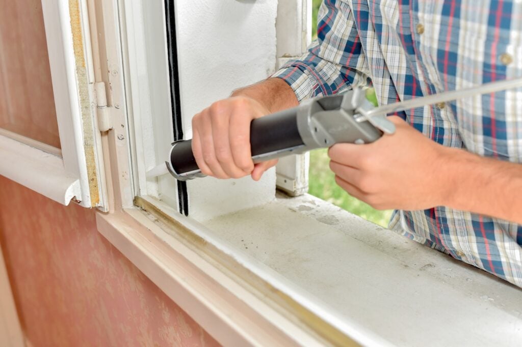 Sealing of a window
